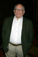 ed asner a il attori altri per animali arrosto di carol cantando a il universale hilton Hotel nel los angeles circa su novembre 15 20082008 foto