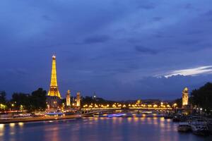 vista di Parigi con pont alexandre iii e eiffel Torre foto