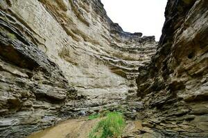 il misterioso mille dollari canyon di tianshan montagne foto