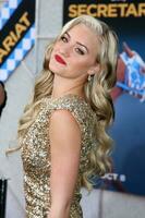 los angeles sep 30 aj michalka arriva a il segreteria prima a EL capitano Teatro su settembre 30 2010 nel los angeles circa foto