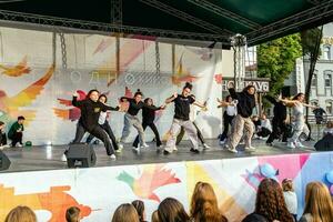 grodno, bielorussia - settembre 03, 2022 gioventù centro grodno, strada pro100 danza, danza Festival con il partecipazione di coreografico gruppi di diverso generi. foto