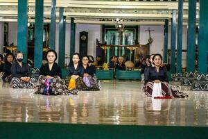 Yogyakarta, Indonesia su ottobre 2022. abdi dalem mataya, cortigiani di il Yogyakarta palazzo chi siamo ballerini. t foto