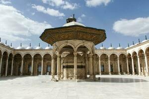 Cairo, Egitto, marzo 18, 2023 abluzione Fontana di il alabastro moschea a cittadella. Cairo, Egitto foto