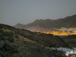 Mecca, Arabia arabia, aprile 2023 - bellissimo Visualizza di makkah città a partire dal jabal noor montagna nel Mecca. il storico grotta hara è collocato su il superiore di jabal noor. foto