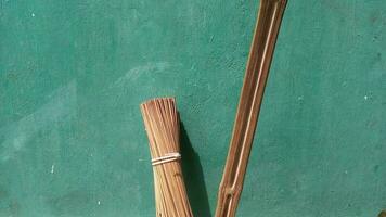 scopa bastoni e asciutto bambù bastoni foto