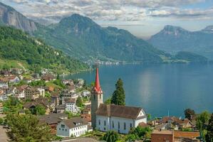villaggio di weggis, lago lucerna, svizzera foto
