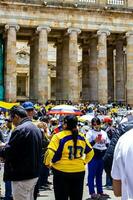 bogotà, Colombia, 2022. tranquillo, calmo protesta marce nel bogotà Colombia contro il governo di gustavo petrò. foto