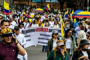 bogotà, Colombia, 2022. tranquillo, calmo protesta marce nel bogotà Colombia contro il governo di gustavo petrò. foto