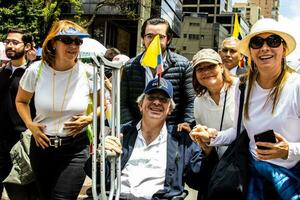 bogotà, Colombia, 2022. tranquillo, calmo protesta marce nel bogotà Colombia contro il governo di gustavo petrò. foto