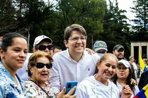 bogotà, Colombia, 2022. tranquillo, calmo protesta marce nel bogotà Colombia contro il governo di gustavo petrò. foto