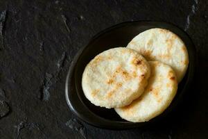 arrostito tradizionale colombiano bianca Mais arepa foto