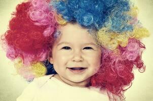 bambino con clown parrucca foto