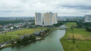 appartement summarecon bekasi è un icona di il moderno città di bekasi. summarecon ha alloggiamento e shopping centri. bekasi, Indonesia, gennaio 24, 2023 foto