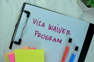 concetto di Visa rinuncia programma Scrivi su lavoro d'ufficio isolato su di legno tavolo. foto