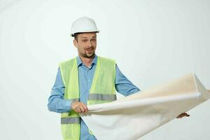 uomo nel costruzione uniforme professionale lavoro Lavorando professione foto