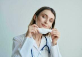 medico nel medico maschera e cappotto Salute stile di vita stetoscopio foto