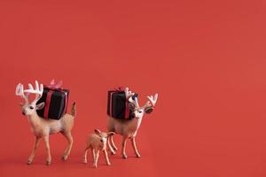giocattoli di renne con scatole regalo. alta qualità e risoluzione bellissimo concetto di foto