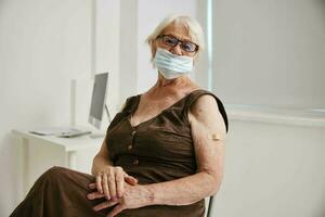 anziano donna nel covid clinica passaporto immunizzazione sicurezza foto