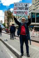 bogotà, Colombia, 2022. tranquillo, calmo protesta marce nel bogotà Colombia contro il governo di gustavo petrò. foto