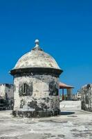 muri di cartagena de indie costruito a il fine di il xvi secolo per il difesa di il città. san Fernando de bocchetta forte collocato a tierrabomba. foto