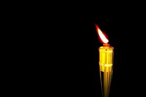 leggero fuoco per bambù lampada messaggi a notte eid vigilia celebrazione foto