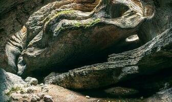 unico naturale formazione- saltinskij gola nel montagne paesaggio natura su daghestan. foto