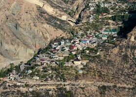 il città su il roccia. autentico daghestan montagna villaggio di gunib. foto