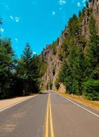 summer drive - una vista nel canyon del fiume Clackamas sulla fr46 - a sud-est di estacada, o foto