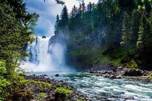 la bellissima cascata fragorosa di Snoqualmie nel Great Pacific Northwest USA