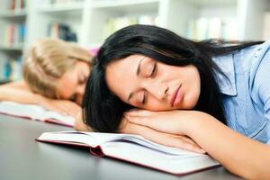 donne a il biblioteca foto