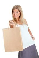 un' donna con shopping borse foto