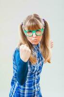 ritratto di un' forte donna con verde bicchieri foto