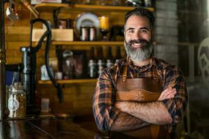 ritratto di un' uomo chi lavori come un' barista foto