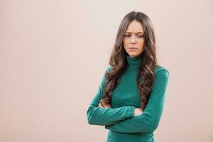 un' donna con un' verde camicetta foto