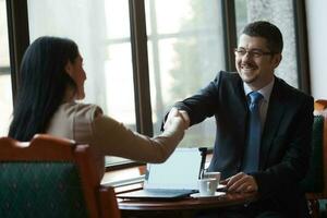 un' incontro fra attività commerciale persone foto