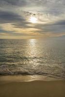 tramonto sulla spiaggia di punta lobos todos santos, baja california sur mexico foto