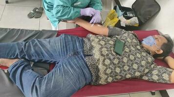 magelang, centrale Giava, Indonesia - Maggio 16, 2023, sangue donazione attività. personale dati selezione e Salute dai un'occhiata prima la donazione sangue. per sociale attività. Aiuto le persone. per corpo Salute foto