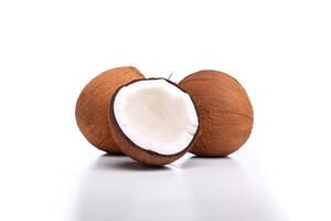 un' totale e un' metà Noce di cocco su un' bianca superficie. ai generato foto