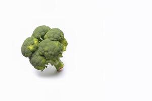 fresco broccoli isolato su bianca sfondo con copia spazio. ai generato foto