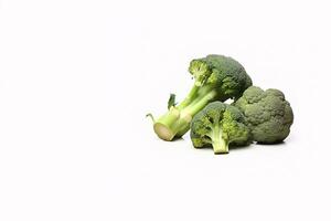 fresco broccoli isolato su bianca sfondo con copia spazio. ai generato foto