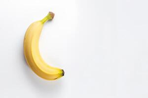 fresco Banana isolato su bianca sfondo con copia spazio. ai generato foto