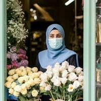 ritratto di arabo femmina fioraio indossare hijab e maschera nel sua floreale negozio, generativo ai. foto