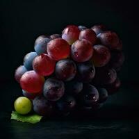 Impressionante fotografia di nero uva con acqua gocce su buio sfondo, generativo ai. foto