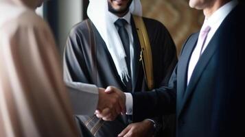 attività commerciale stretta di mano fra Due arabo uomo. vicino su su nero sfondo. generativo ai. foto