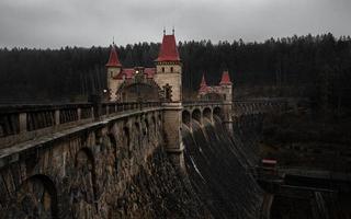 serbatoio d'acqua chiamato les kralovstvi nella repubblica ceca foto