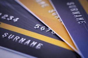pila di carta di credito close up shot concetto di pagamento digitale aziendale foto