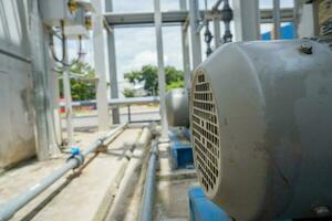 acqua pompa coppia con il motore per sprecone acqua trattamento processi. il foto è adatto per uso per industria sfondo fotografia, energia pianta manifesto e elettricità soddisfare media.