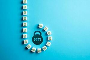 grande debito richiede alto manutenzione costi e complica un' terribile finanziario situazione. prestito, prestiti e mutui. cattivo finanziario decisioni. foto