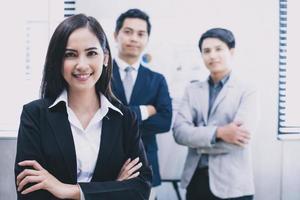 squadra di affari con leader femminile foto