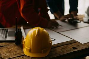 costruzione concetto di ingegnere e architetto Lavorando a costruzione luogo con blu Stampa foto